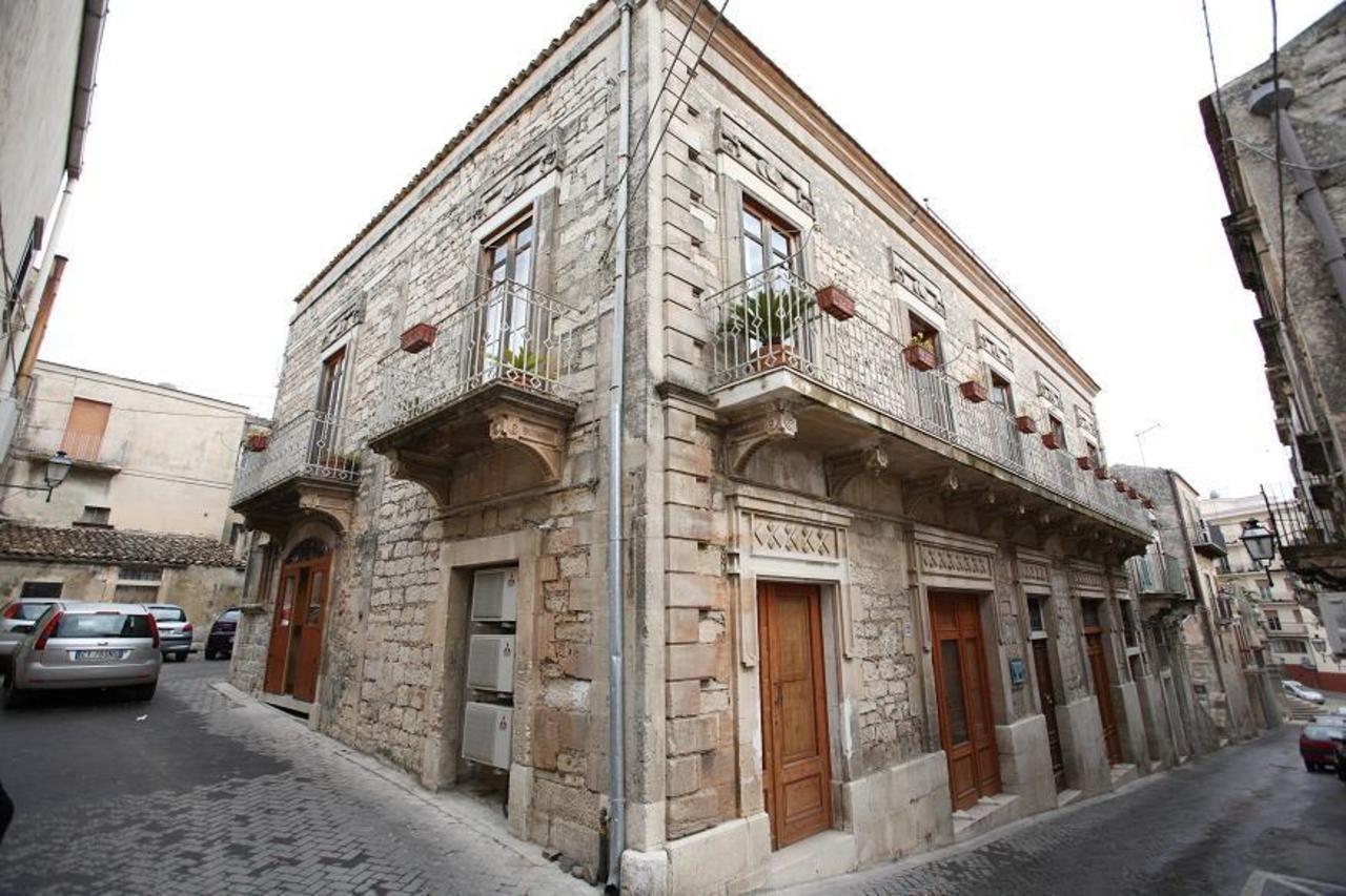 B&B Candido Vacanze Модіка Екстер'єр фото