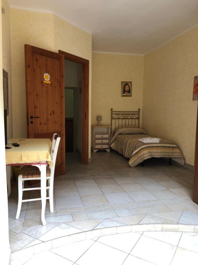 B&B Candido Vacanze Модіка Екстер'єр фото