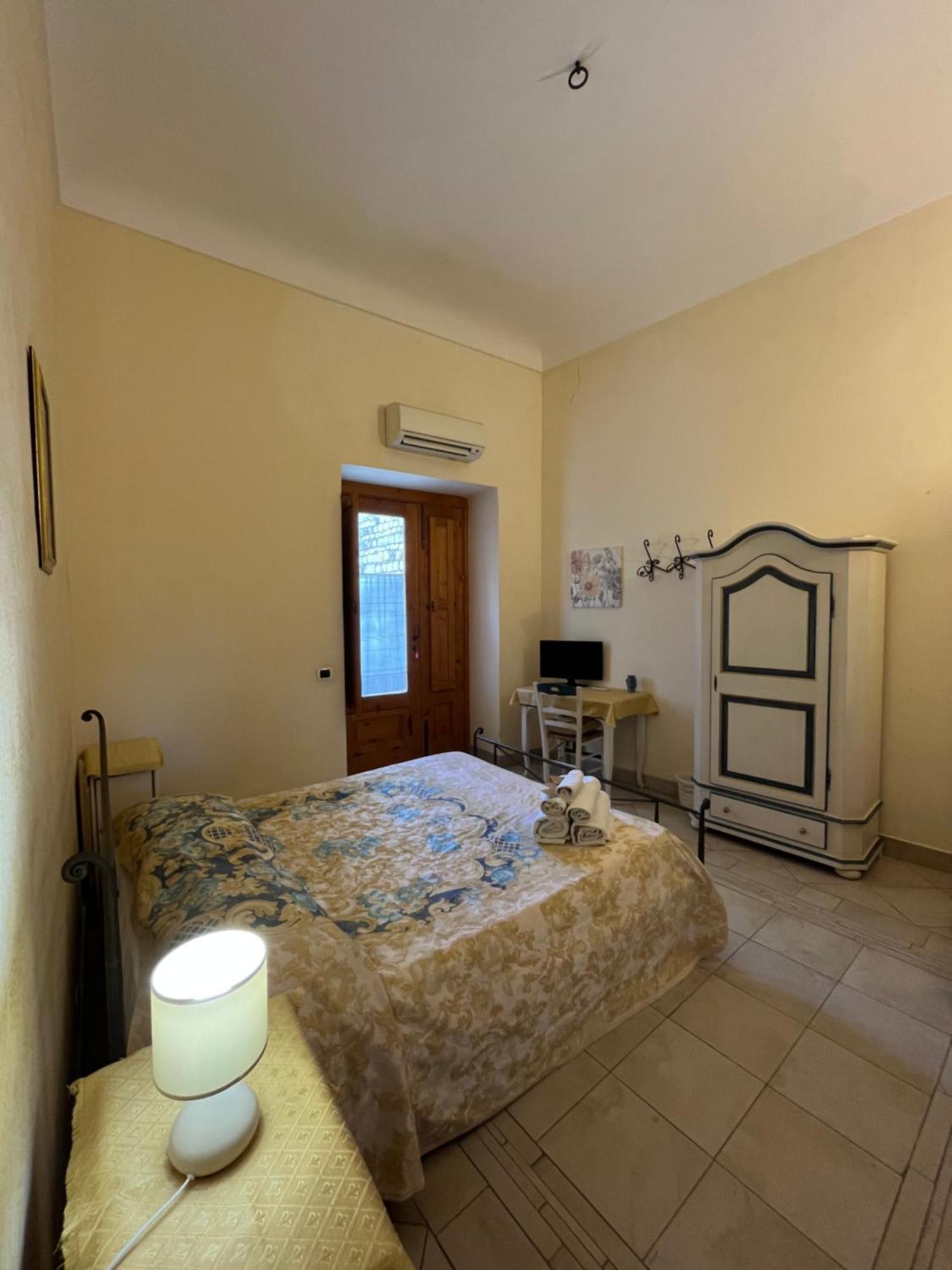 B&B Candido Vacanze Модіка Екстер'єр фото