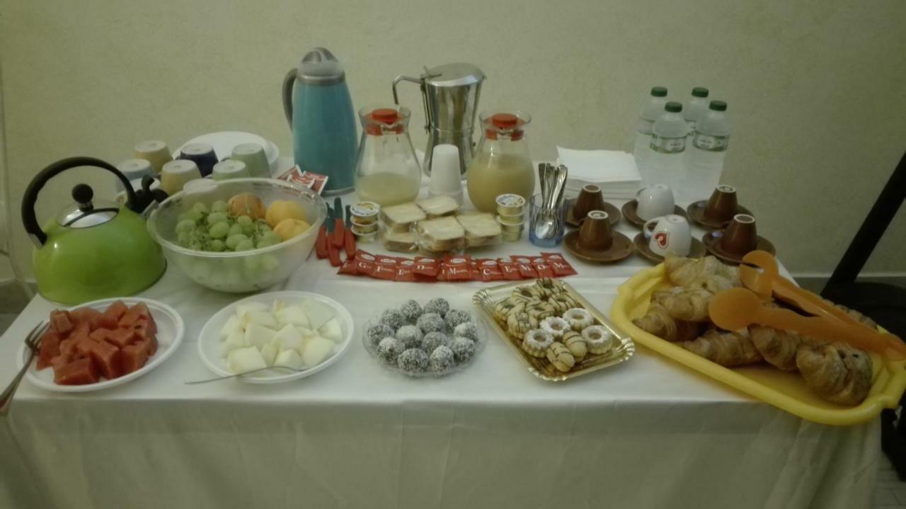 B&B Candido Vacanze Модіка Екстер'єр фото